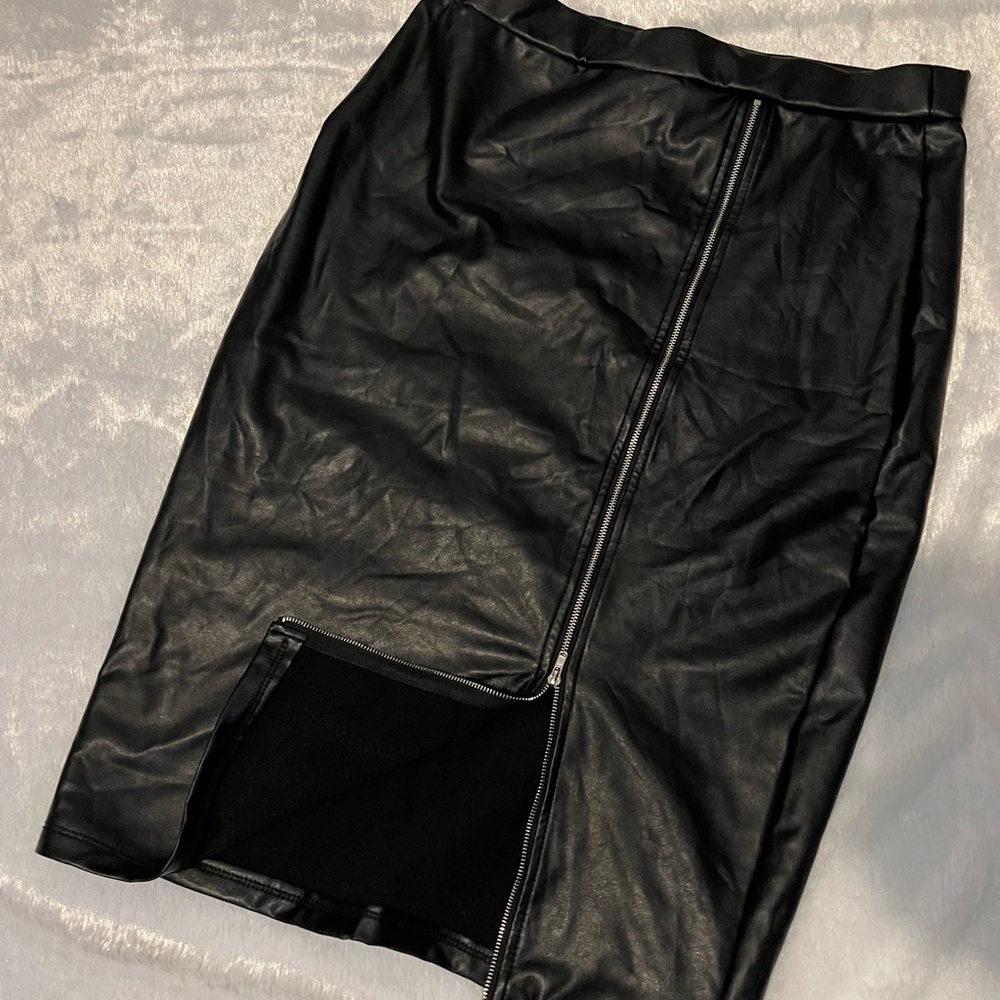 Black faux leather stretch skirt